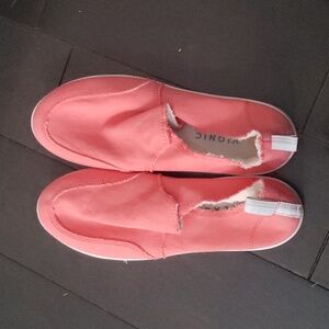 VGUC Vionic Malibu beach slip ons